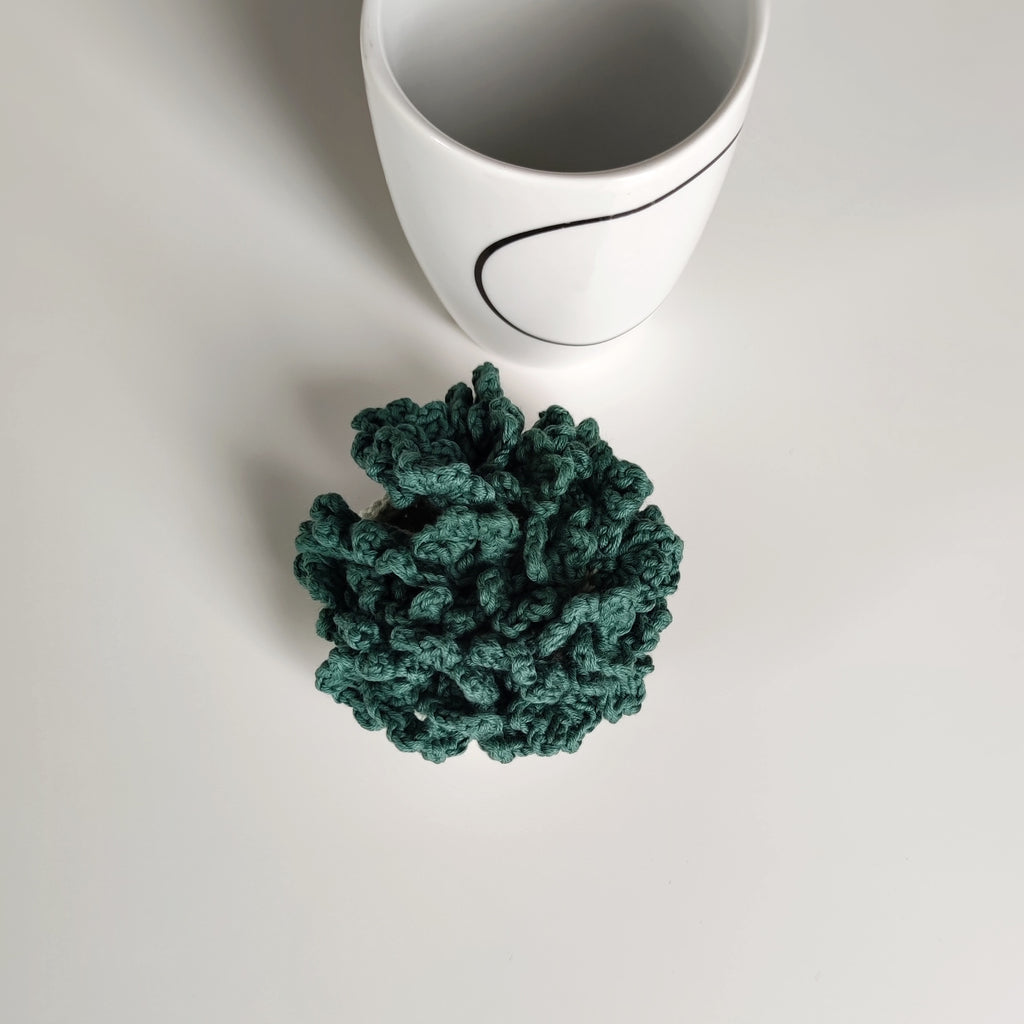 Clover crochet coaster pattern with shamrock shape, green textured mug rug for coffee cup, St Patrick’s Day inspired crochet decor
