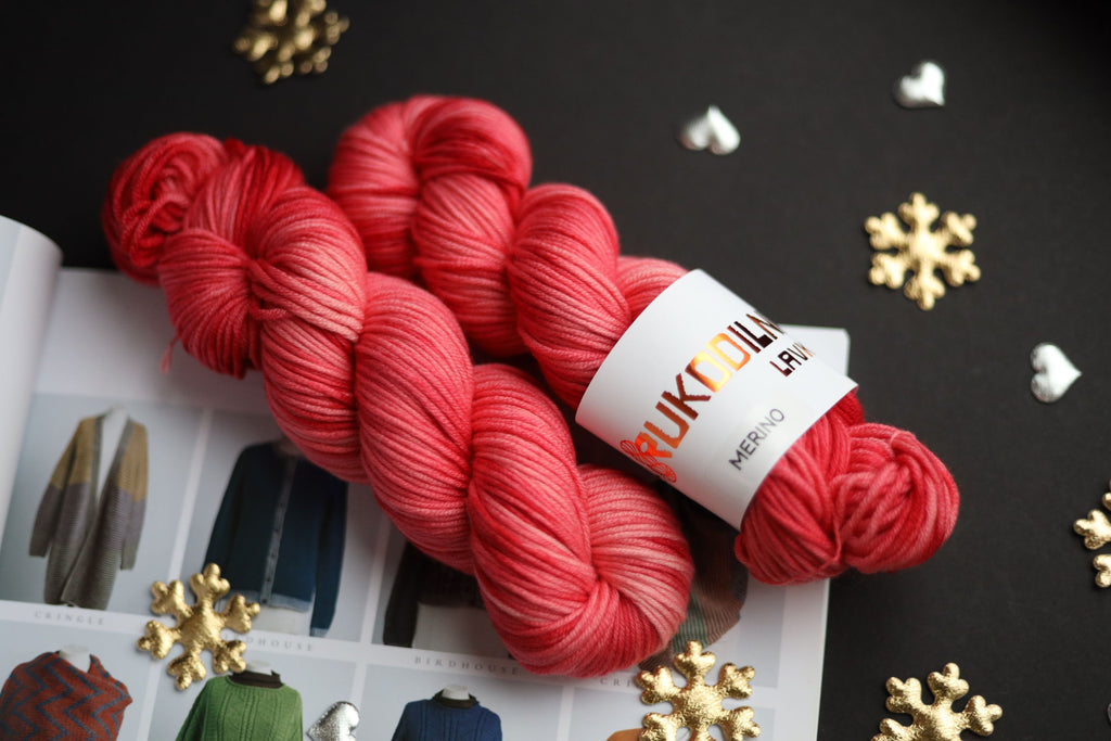 Hand dyed red merino yarn skein 100g 180m superfine merino wool