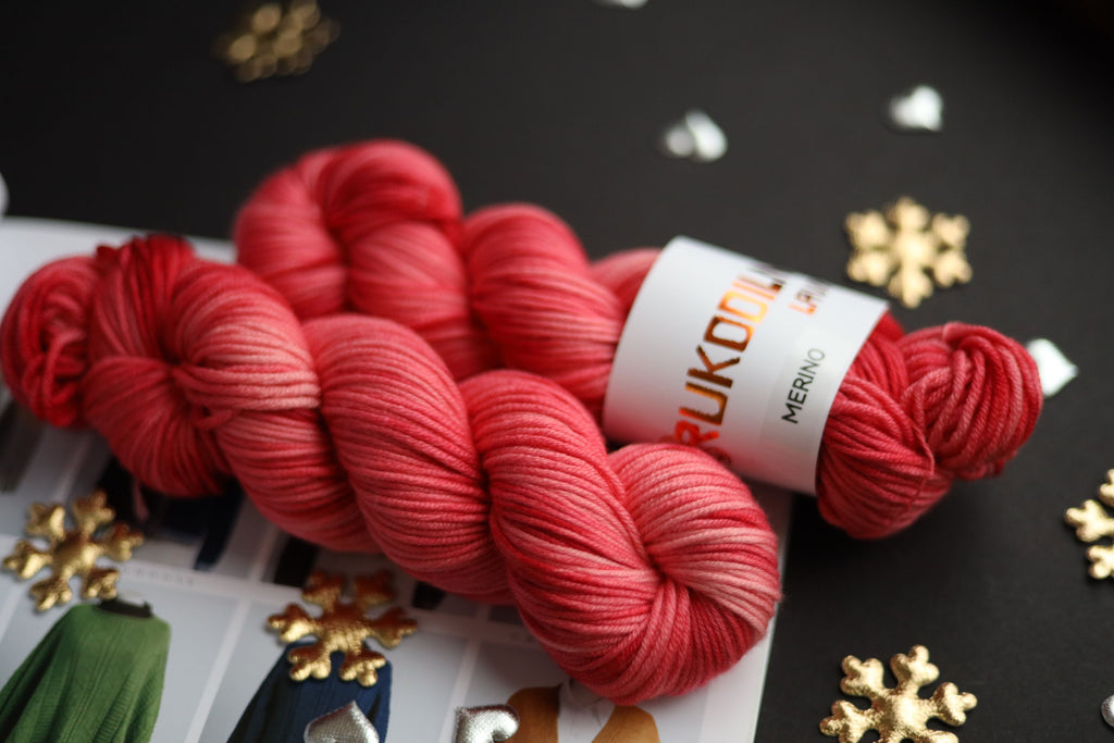 Hand dyed red merino yarn skein 100g 180m superfine merino wool