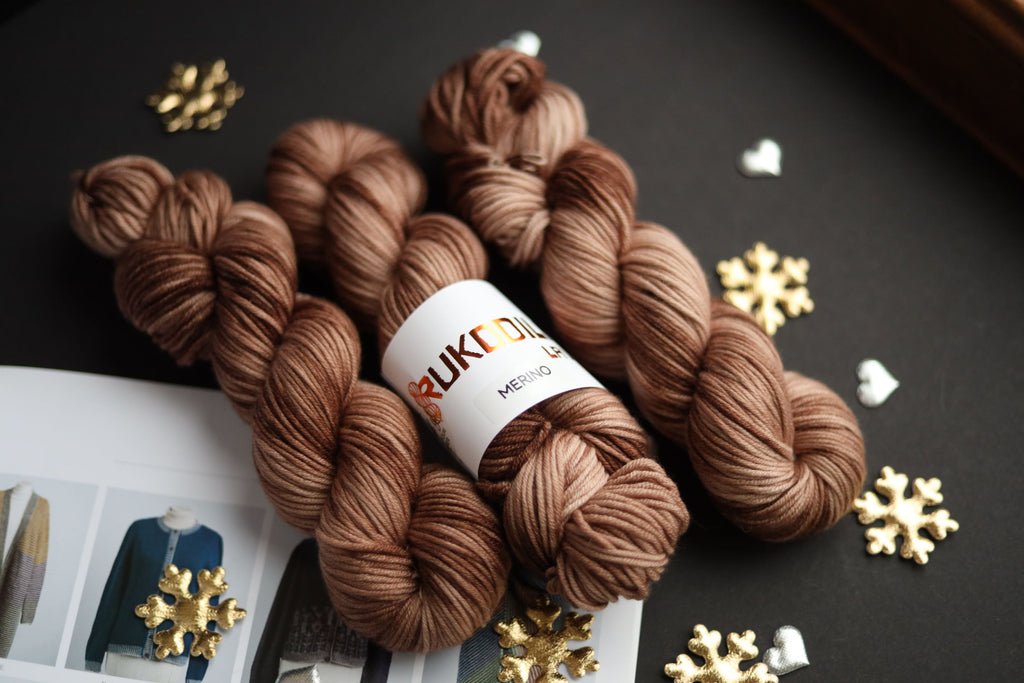Hand dyed brown merino yarn skeins, sport weight, 100g 180m, Italian merino wool