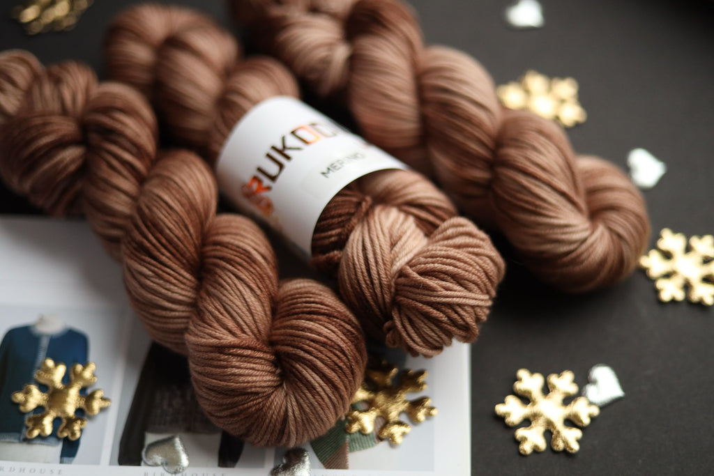 Hand dyed brown merino yarn skeins, sport weight, 100g 180m, Italian merino wool