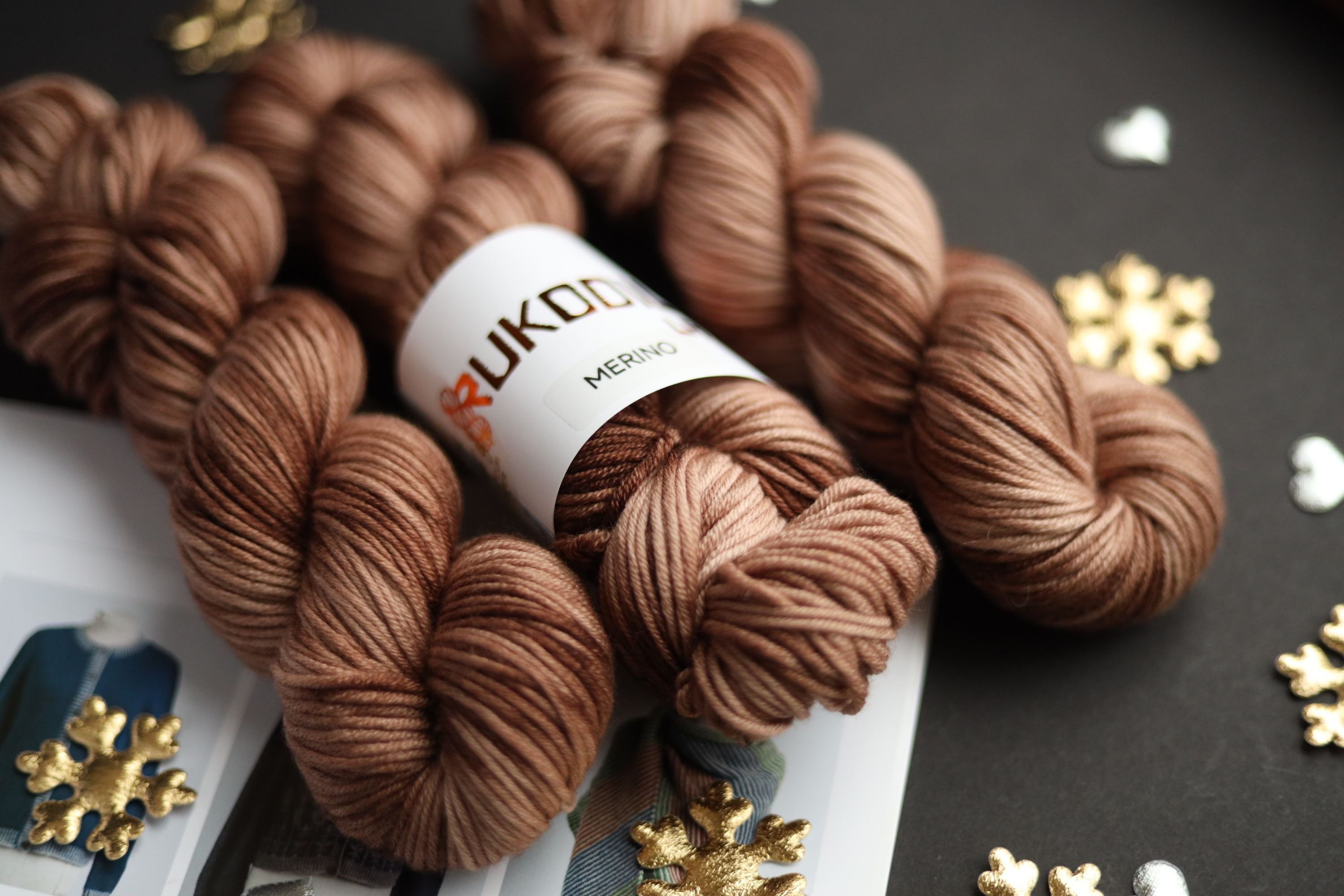Hand dyed brown merino yarn skeins, sport weight, 100g 180m, Italian merino wool