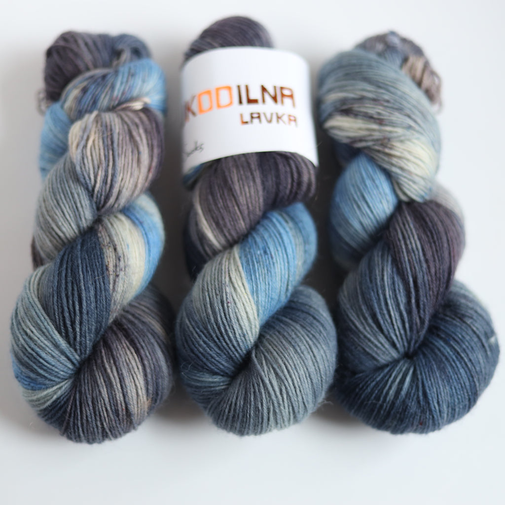 Hand Dyed Sock Yarn – Blue Grey Fingering Superwash Wool 4-Ply