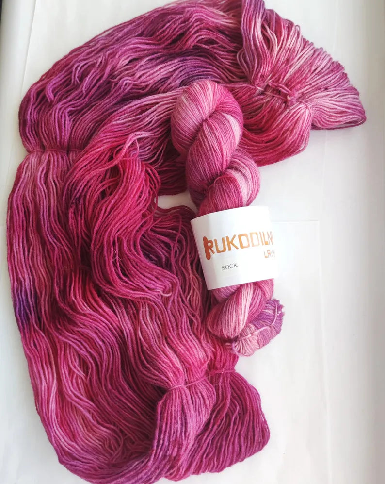 Hand Dyed Pink Sock Yarn, Berry Pink Variegated Fingering Yarn, Wool Polyamide 4ply Yarn for Socks & Shawls