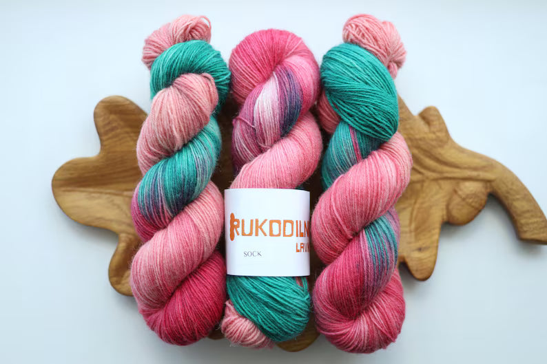 Pink and green hand dyed sock yarn, colorful 4-ply fingering yarn for knitting socks.