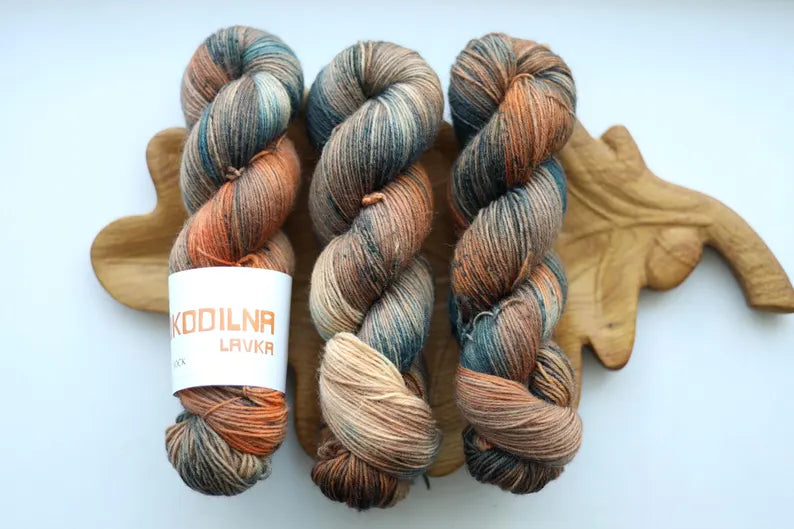 Hand-dyed autumn variegated sock yarn in teal, copper and earthy tones. Fingering weight, 75% wool, 25% polyamide, 100g / 400m. Perfect for socks, shawls and accessories