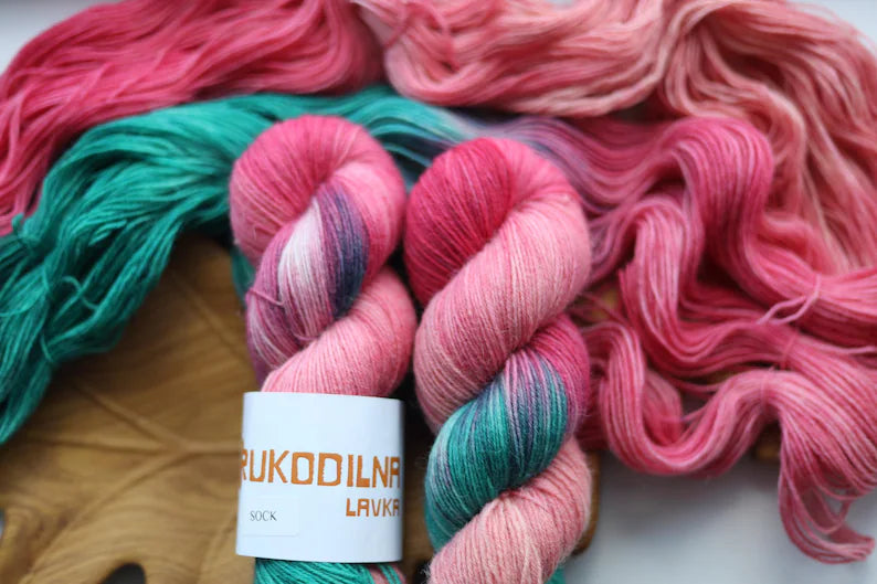 Pink and green hand dyed sock yarn, colorful 4-ply fingering yarn for knitting socks.