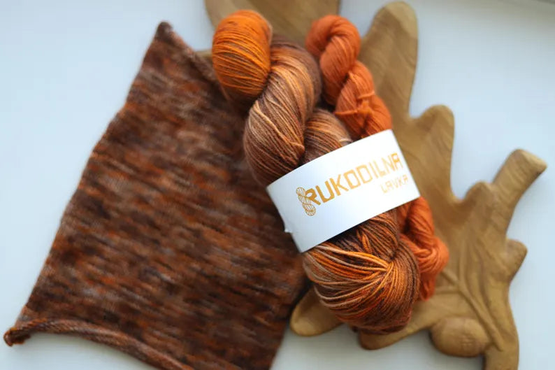 Hand dyed brown orange sock yarn set with 100 g variegated skein and 20 g orange mini skein.