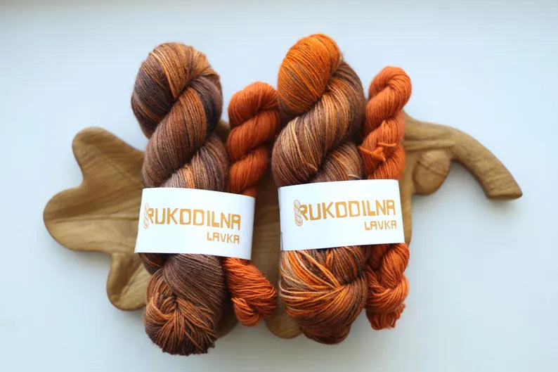 Hand dyed brown orange sock yarn set with 100 g variegated skein and 20 g orange mini skein.