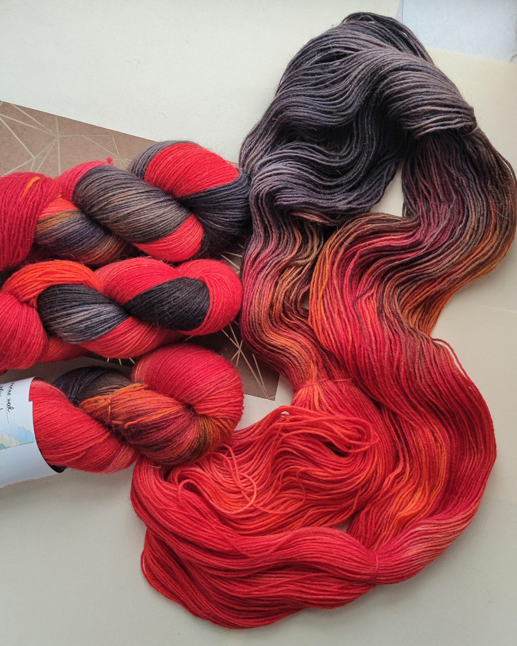 Hand Dyed Red Black Sock Yarn, Goth Variegated Fingering Yarn, Wool Polyamide 4ply Yarn for Socks & Shawls