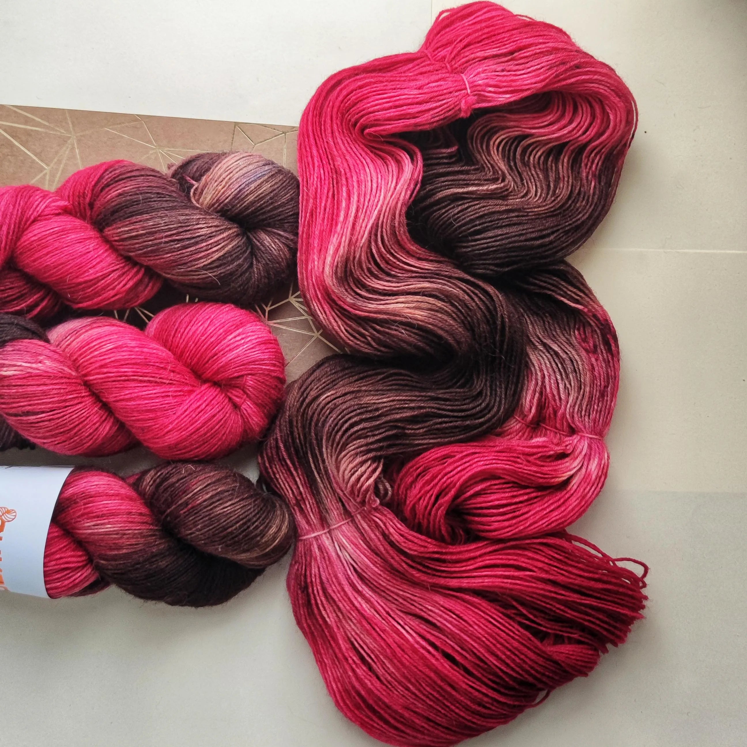 Hand dyed wool polyamide sock yarn in raspberry pink and deep chocolate brown shades inspired by berries and dark cocoa tones.