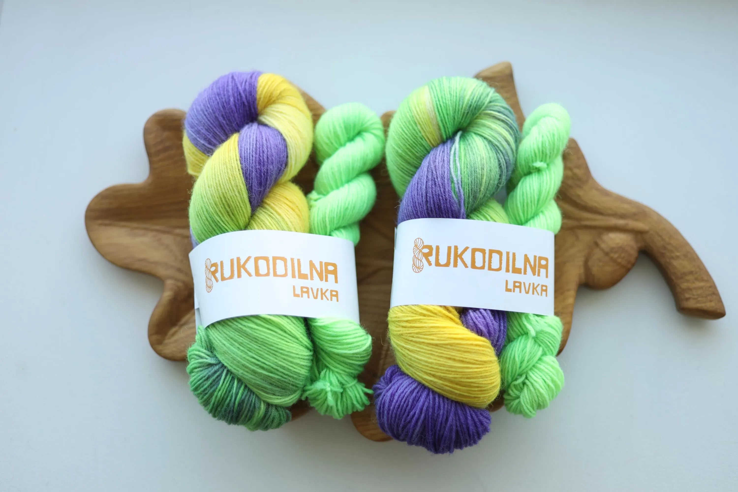 Bright hand-dyed sock yarn set with one 100g skein and one matching 20g mini skein. Fingering weight, 75% wool, 25% polyamide, perfect for contrasting heels, toes and cuffs.